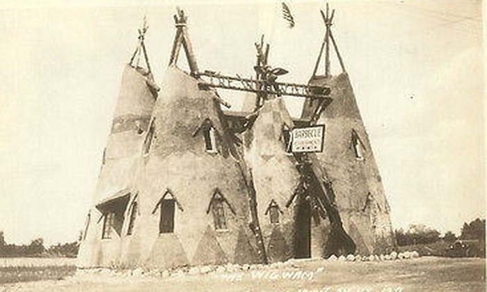 Roofs Wigwam - Vintage Postcard (newer photo)